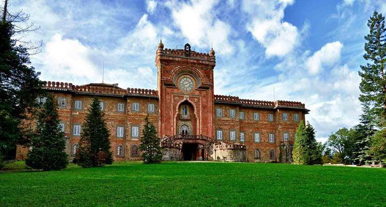 بازدید از قلعه ای تاریخی در ناحیه توسکانی ایتالیا