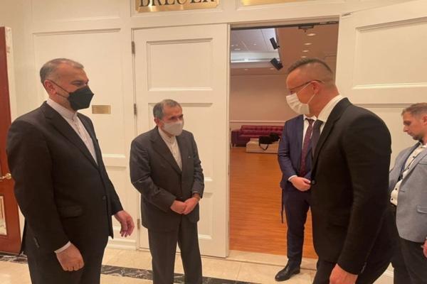 تور مجارستان: رایزنی وزیران امور خارجه ایران و مجارستان در تهران